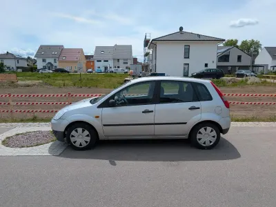 Gebraucht Ford Fiesta 60 PS (44 kW) 2004 Silber Kleinwagen