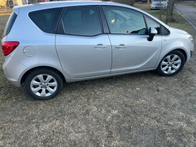 Gebraucht Opel Meriva Edition 101 PS (74 kW) 2010 Silber Van / Kleinbus