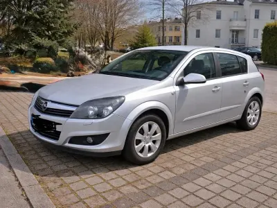 Gebraucht Opel Astra 99 PS (72 kW) 2009 Silber Kleinwagen