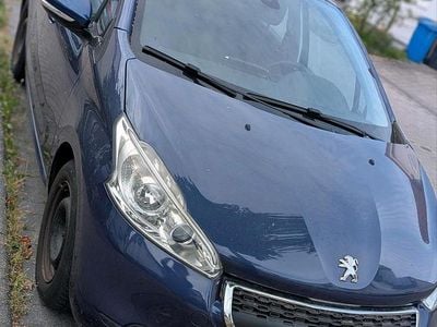 Gebraucht Peugeot 208 Active Top 92 PS (67 kW) 2014 Andere farben Kleinwagen