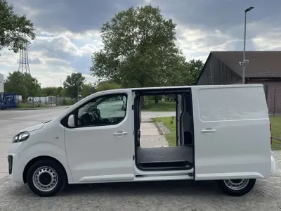 Gebraucht Opel Vivaro-e Combi 122 PS (89 kW) 2021 Weiß Van / Kleinbus