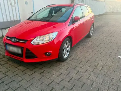 Gebraucht Ford Focus 116 PS (85 kW) 2012 Rot Kombi