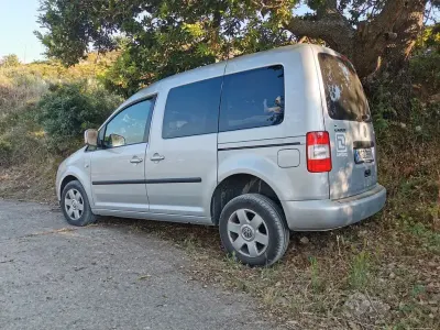 Gebraucht VW Caddy Team 105 PS (77 kW) 2009 Silber Van / Kleinbus