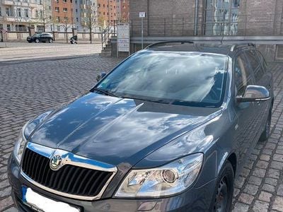 Usata Skoda Octavia Family 140 CV (102 kW) 2012 Grigio Station wagon