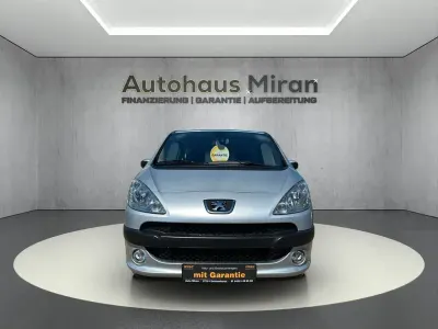Gebraucht Peugeot 1007 109 PS (80 kW) 2009 Silber Van / Kleinbus