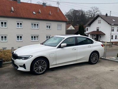 Weiß Gebraucht 2020 BMW 330e Sport Line Limousine | 19.500 € (Fairer Preis)
