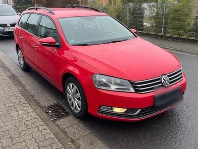 Gebraucht VW Passat 140 PS (102 kW) 2012 Rot Kombi