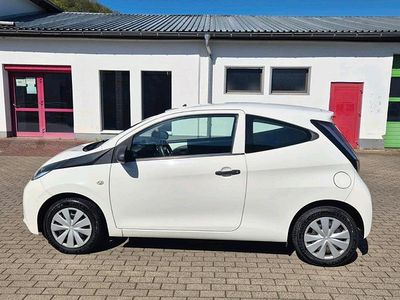 Second-hand Toyota Aygo 69 CP (50 kW) 2015 Alb Hatchback