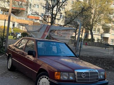 Second-hand Mercedes 190 109 CP (80 kW) 1990 Roșu Berlinǎ