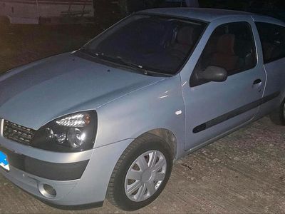 Gebraucht Renault Clio II 70 PS (51 kW) 2003 Grau Kleinwagen