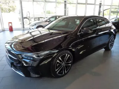 Gebraucht Mercedes CLA180 136 PS (100 kW) 2025 Schwarz Limousine