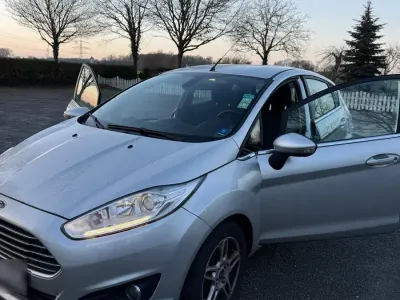 Gebraucht Ford Fiesta 80 PS (58 kW) 2015 Silber Kleinwagen