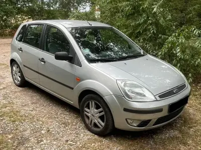 Gebraucht Ford Fiesta Ghia 80 PS (58 kW) 2002 Silber Kleinwagen