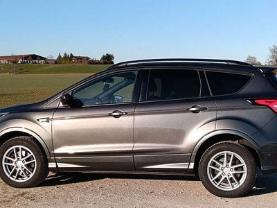 Gebraucht Ford Kuga ST-Line 175 PS (128 kW) 2018 Grau SUV