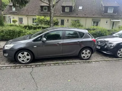 Gebraucht Opel Astra 116 PS (85 kW) 2011 Limousine