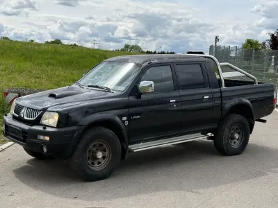 Używany Mitsubishi L200 133 KM (97 kW) 2005 Czarny Pickup