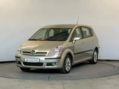 Usata Toyota Corolla Verso Executive 129 CV (94 kW) 2004 Argento Monovolume