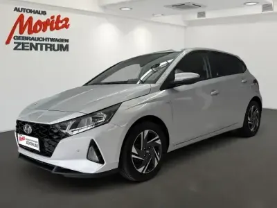 Gebraucht Hyundai i20 Edition 30 101 PS (74 kW) 2022 Sleek silver / met (metallic) Kleinwagen