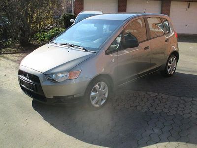 Gebraucht Mitsubishi Colt Inform 95 PS (69 kW) 2009 Grau Kleinwagen