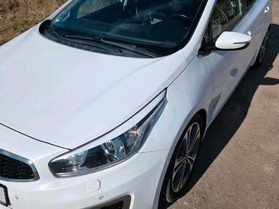 Gebraucht Kia Ceed 136 PS (100 kW) 2016 Weiß Kleinwagen