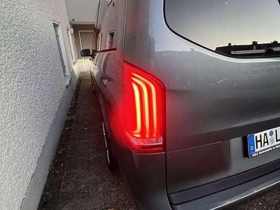 Mercedes V220
