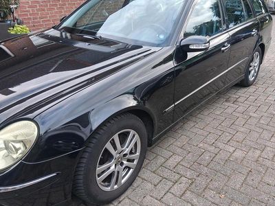 Mercedes E200