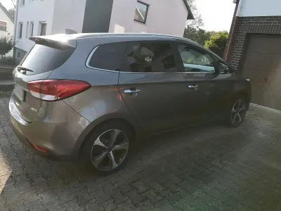 Gebraucht Kia Carens 141 PS (103 kW) 2016 Grau Van / Kleinbus