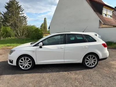 Używany Seat Ibiza ST FR 105 KM (77 kW) 2013 Biały Kombi