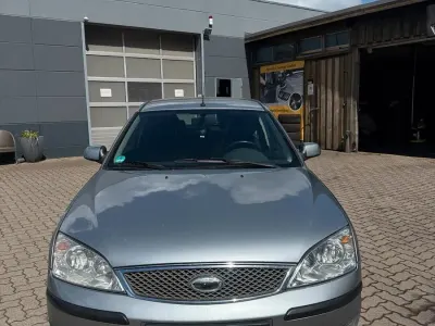 Usado Ford Mondeo 145 CV (106 kW) 2005 Gris Berlina