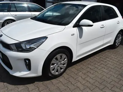 Gebraucht Kia Rio Attract 84 PS (61 kW) 2020 Weiß Limousine
