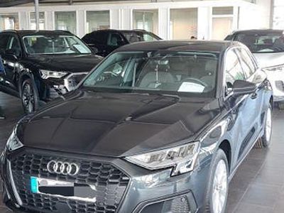 Grau Gebraucht 2022 Audi A3 Comfort Limousine | 22.000 € (Guter Preis)