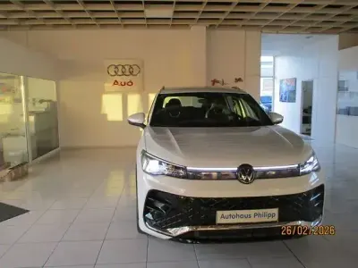 Gebraucht VW Tiguan R-line 150 PS (110 kW) 2025 Pure white SUV