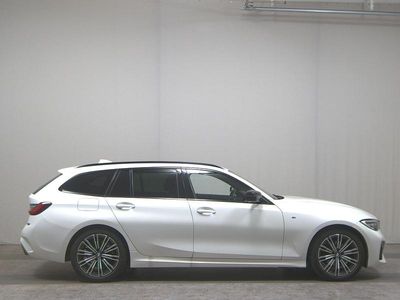 Weiss Gebraucht 2021 BMW 320 M Sport Kombi | 23.780 € (Guter Preis)