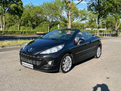 Gebraucht Peugeot 207 CC Allure 120 PS (88 kW) 2014 Schwarz Cabrio