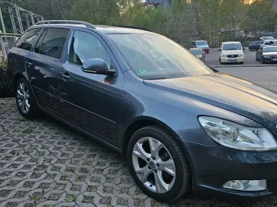 Gebraucht Skoda Octavia 140 PS (102 kW) 2010 Grau Kombi