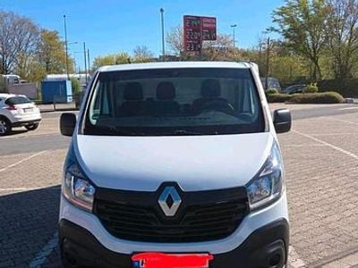 Second-hand Renault Traffic 100 CP (73 kW) 2018 Alb Monovolum