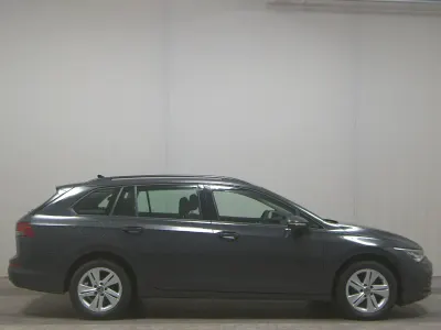 Käytetty VW Golf VIII Pro 110 HP (80 kW) 2022 Harmaa Farmari