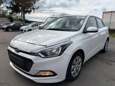 Gebraucht Hyundai i20 75 PS (55 kW) 2016 Weiß Kleinwagen