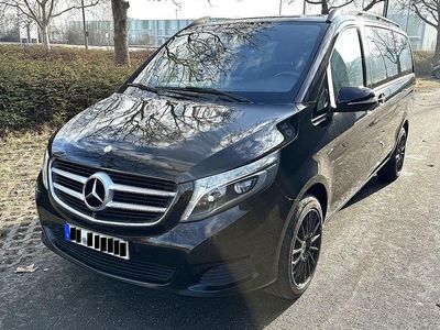 Schwarz Gebraucht 2015 Mercedes V250 Avantgarde Edition Van / Kleinbus | 27.300 € (Fairer Preis)