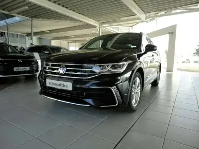 Gebraucht VW Tiguan R-line 150 PS (110 kW) 2022 Deep black perleffekt SUV