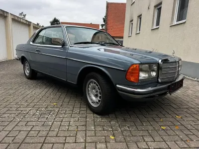 Gebraucht Mercedes 230 110 PS (80 kW) 1977 Blau Coupé