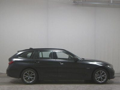 Second-hand BMW 330e Sport Line 292 CP (214 kW) 2021 Negru Break