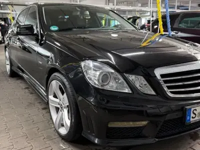 Gebraucht Mercedes E350 Avantgarde 211 PS (155 kW) 2011 Schwarz Limousine