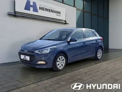 Gebraucht Hyundai i20 Classic 84 PS (61 kW) 2018 Blau Limousine