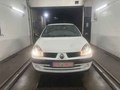 Gebraucht Renault Clio II 58 PS (42 kW) 2005 Weiß Kleinwagen