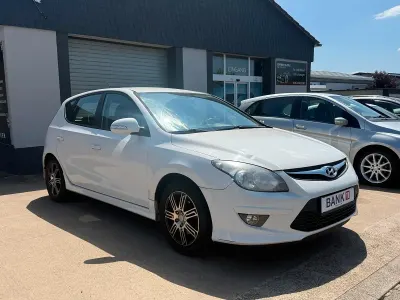 Gebraucht Hyundai i30 109 PS (80 kW) 2011 Weiß Limousine