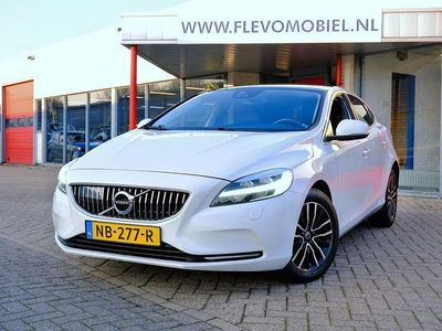 Usata Volvo V40 120 CV (88 kW) 2017 Bianco Berlina