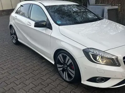 Gebraucht Mercedes A200 156 PS (114 kW) 2014 Weiß Kleinwagen