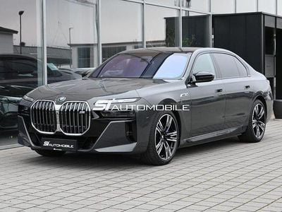 Grau Gebraucht 2024 BMW i7 Performance Limousine | 117.950 € (Superpreis)