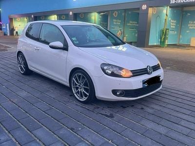 Gebraucht VW Golf 122 PS (89 kW) 2009 Weiß Coupé